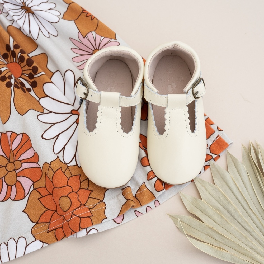 Riley T-Straps - Scalloped - Pale Yellow - Picture 2 of 15